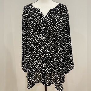 Catherines black and white button front tabbed sleeve blouse size 3X petite